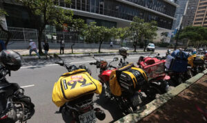 Justiça de SP derruba proibição do mototáxi por aplicativo e permite retorno de Uber e 99Moto