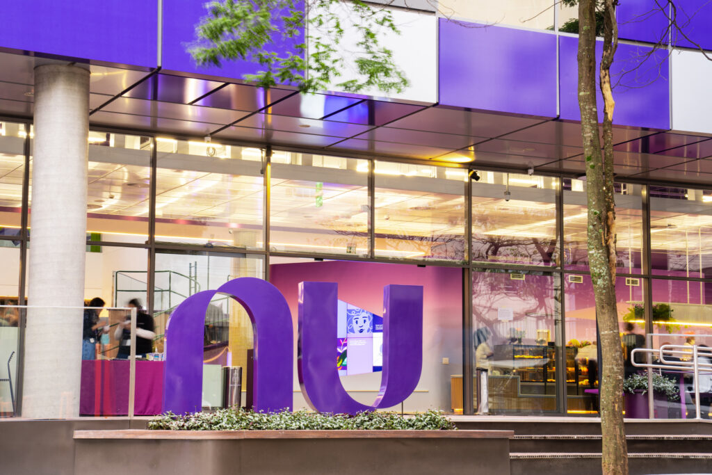 Justiça condena Nubank a indenizar ex-funcionário no valor de R$10 mil por fotos que simulavam nudez