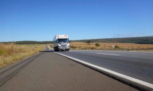 JBS é condenada a indenizar motorista por jornada exaustiva, mas TST ressalta excepcionalidade