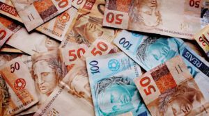 Servidora é condenada a devolver salários recebidos por três anos sem ter trabalhado